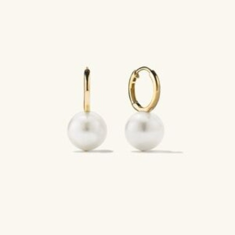 In Search Of! Mejuri Large Pearl Huggie Elegant Gold